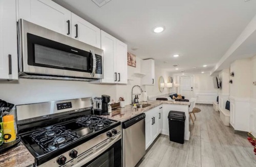Brighton Park Apartment | Cozy 2 Bed Apt - Midway Airport