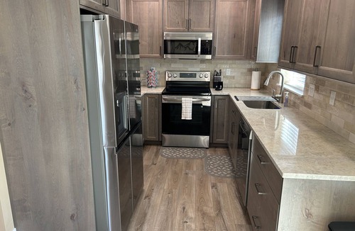 Maple Grove - Franklin House | Cozy 2-bedroom, 1 bath retreat with all the extras! Fully fenced, pet friendly!