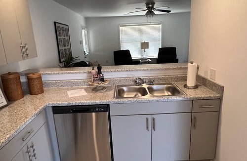 Florence Apartment | Cozy 2-bedroom apartment at the Oaks in charming Florence.