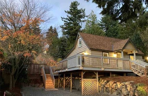 Tukwila House | Cozy 2 bedroom bungalow house in Tukwila close to airport, minutes from Seattle!