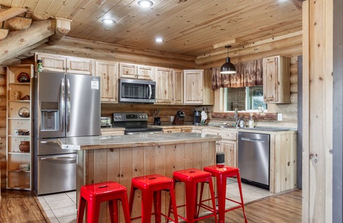 Ashton Cabin | Cozy 2-bedroom cabin in perfect Ashton with cool AC