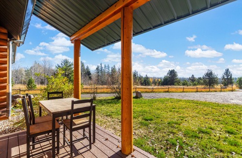 Ashton Cabin | Cozy 2-bedroom cabin in perfect Ashton with cool AC