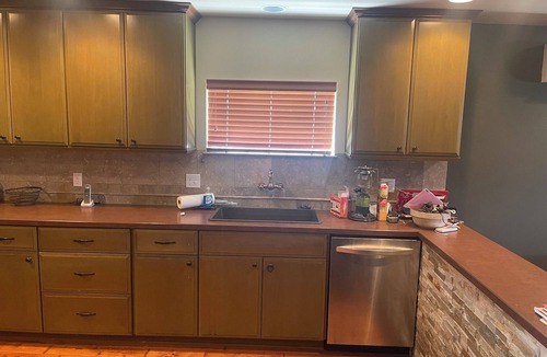 Hunters Cabin | Cozy 2-bedroom cabin in amazing Hunters with cool AC