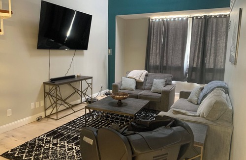 Downtown Omaha Condo | Cozy 2-bedroom condo with AC, WiFi in phenomenal Omaha