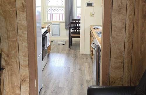 Huntington House | Cozy 2-bedroom Hideaway in Huntington with AC