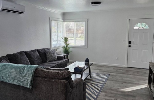 South Tacoma House | Cozy 2-bedroom house in Tacoma with AC, WiFi