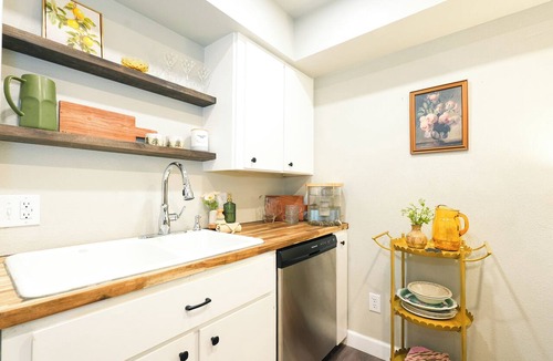 Rathdrum Condo | Cozy 2BR Condo Walk to Lake, Saltwater Pool & Golf