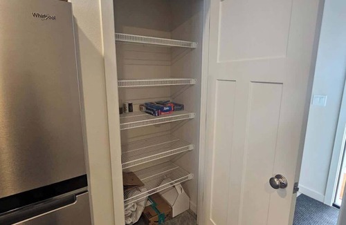 Stanfield House | Cozy 2BR Home Parking and Full Kitchen