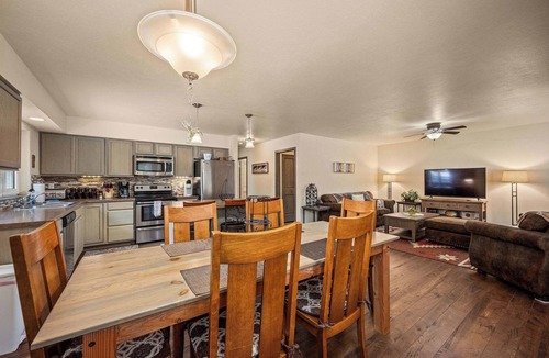 Carey Bay House | Cozy 2BR Lake Retreat w/Hot Tub near Lake Coeur d'Alene
