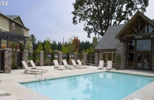 Beaverton Condo | Cozy 2Brm Modern Condo near MAXRail Intel Nvidia Nike, WiFi. 30-day min stay.