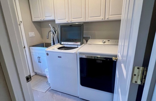 Parkland House | Cozy 3-bed Rambler conveniently located to JBLM, PLU, Mt Rainier with cool AC