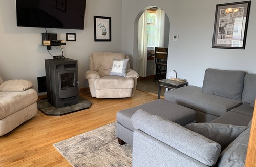 Calumet House | Cozy 3 bedroom home with garage & sauna