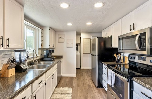 North Salt Lake House | Cozy 3 bedroom getaway centrally located 10 min to downtown with ideal parking