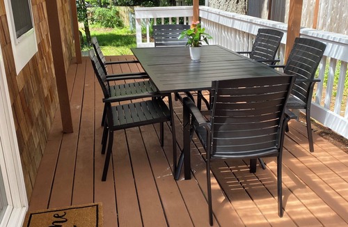 Bainbridge Island House | Cozy 3BR Bainbridge Island Home with Large Fenced Yard Near Ferry & Town