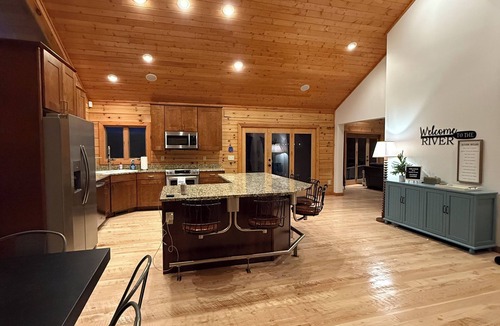 Pend Oreille County Cabin | Cozy 4-bedroom waterfront Cabin in peaceful Ione with AC. Sleeps 14!