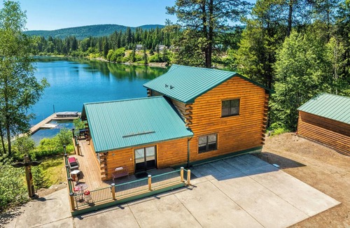 Pend Oreille County Cabin | Cozy 4-bedroom waterfront Cabin in peaceful Ione with AC. Sleeps 14!