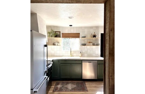 Veterans Park House | Cozy 5 Bedroom House On The Boise Greenbelt!
