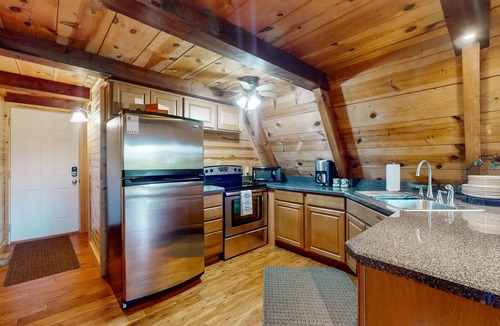Flat Hollow Marina House | Cozy A Frame Cabin, Sleep 8, Near Marina, Deck, Grill