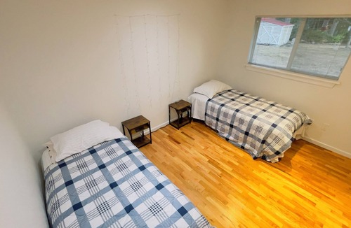 Puyallup House | Cozy acre house fully A/C and tree house