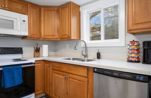 South Tacoma House | Cozy and 3 mins to Tacoma dome.