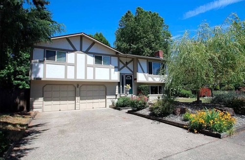 Inglewood-Finn Hill Apartment | Cozy and Private studio in charming Kirkland near the lake, parks and grocery