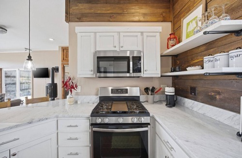 Grantsdale House | Cozy and Quaint Montana Cottage