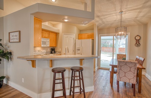 Southwest Ada County Alliance House | Cozy and Stylish Home