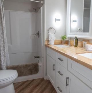 Grayland House | Cozy and Stylishly-Walk To The Beach - Sleeps 5