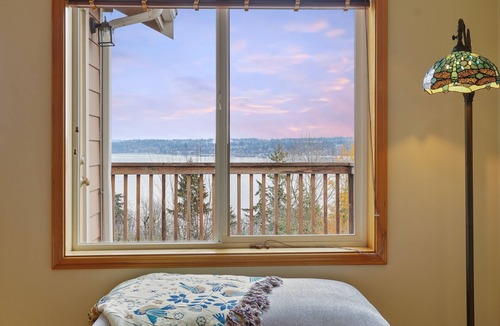 Navy Yard City House | Cozy Bremerton Home with Water Views