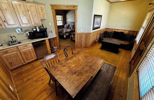Almo Cabin | Cozy cabin 2 in at Almo Inn with AC, WiFi near City of Rocks/Castle Rocks Idaho