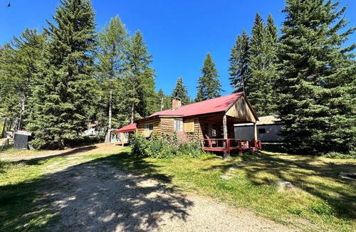 Tamarack Resort House | Cozy Cabin Across the Road from Lake Cascade, 4 miles to Tamarack Resort