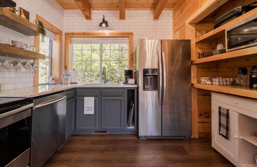 Cascade House | Cozy Cabin Close to Lake Cascade w/Hot Tub