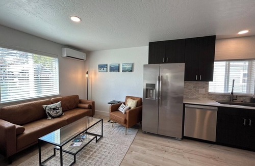 Garden District Apartment | Cozy Cabin Near Marina | Boating & Hiking | Perfect Getaway