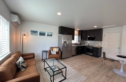 Garden District Apartment | Cozy Cabin Near Marina | Boating & Hiking | Perfect Getaway