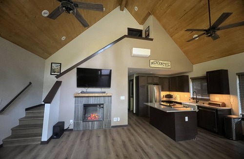 Packwood Cabin | Cozy cabin near White Pass Ski Resort, Mt Rainier NP, and Cowlitz River.