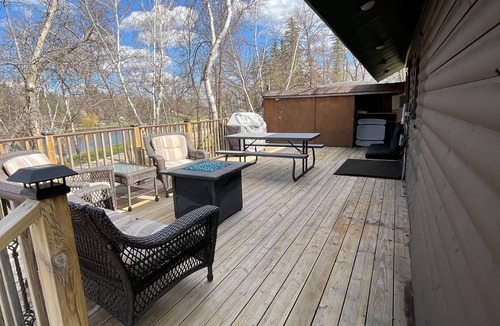Bottineau Cabin | Cozy Cabin next to Lake Metigoshe