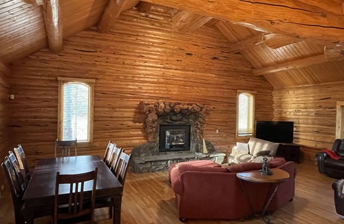 Jackson Cabin | Cozy cabin on 5 acres