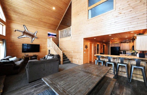 Island Park Cabin | Cozy Cabin w/Hot Tub Near Yellowstone