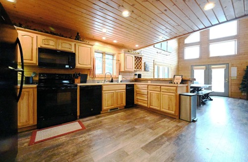 Island Park Cabin | Cozy Cabin w/Hot Tub Near Yellowstone