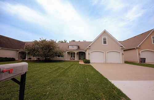 St. Joseph House | Cozy Cactus Retreat-Family Friendly 4 bed/2bath near St. Joseph/Savannah, MO