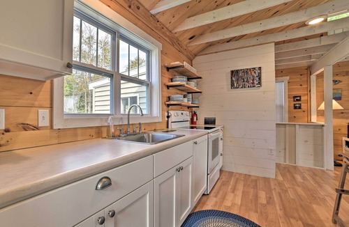 Cedarville Cottage | Cozy Cedarville Cottage - Walk to Lake Huron!