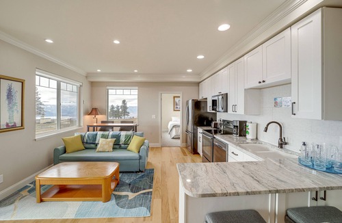 Chelan Apartment | Cozy Chelan Apartment w/Epic Mountain Views!