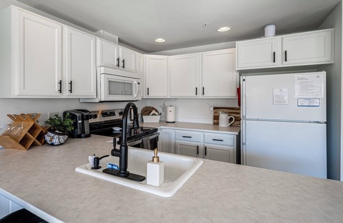 Chelan Condo | Cozy Chelan Condo, Lake & Mountain Views