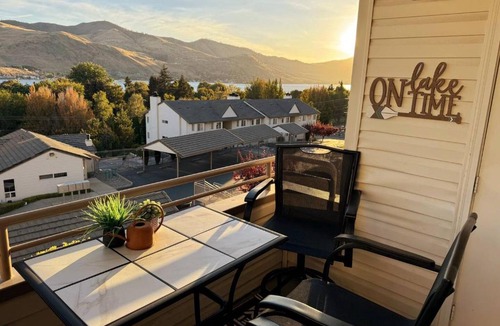 Chelan Apartment | Cozy Condo in Chelan with Balcony & Views