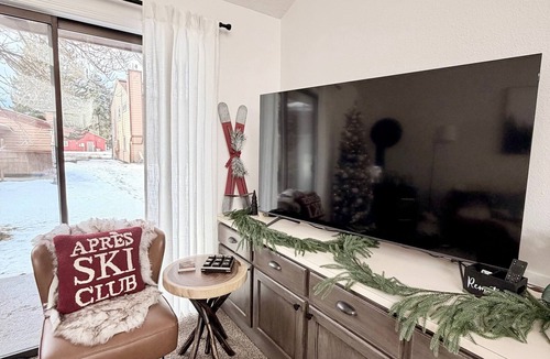 McCall Condo | Cozy Condo -Walk to Downtown McCall & Marina! Hot Tub, Indoor Pool, Sauna &more.
