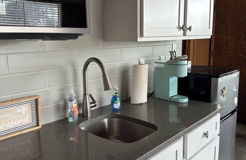 Ocean Shores Condo | Cozy condo with WiFi in Ocean Shores! Quick walk to downtown & Pacific Ocean!