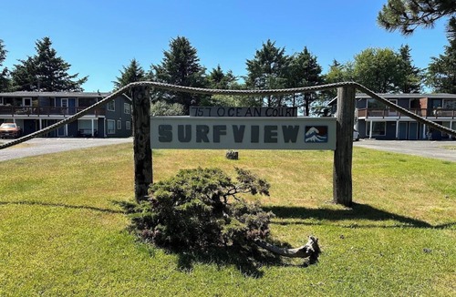 Ocean Shores Condo | Cozy condo with WiFi in Ocean Shores! Quick walk to downtown & Pacific Ocean!