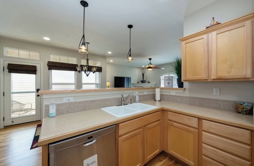 Boise House | Cozy Corner House by the Boise Greenbelt, Fairgrounds, Revolution Concert House.