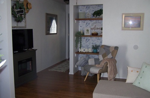 Elgin Apartment | Cozy Corner is waiting for You!