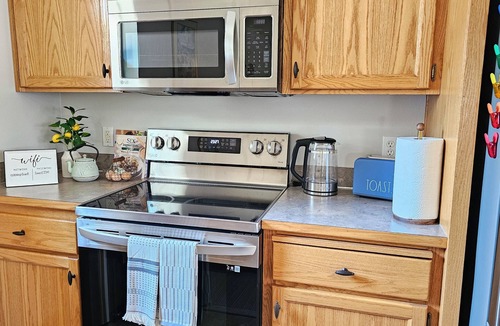 Oak Harbor Cottage | Cozy cottage in charming Oak Harbor with WiFi